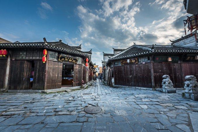 中国驻美大使谢锋：要求美方立即停止无理盘查滋扰遣返中国留学生